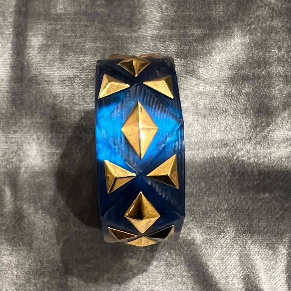 RARE FIND! ALEXIS BITTAR Blue Lucite Bangle Bracelet With Gold Studs - Picture 2 of 7